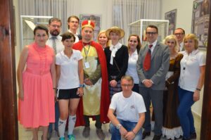 Pracownicy archiwum podczas Nocy Muzeów